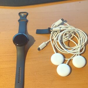 Google Smartwatch in Black with White Accessories